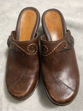 Nurture Women's Brown Leather Slip-On Clogs Size 10